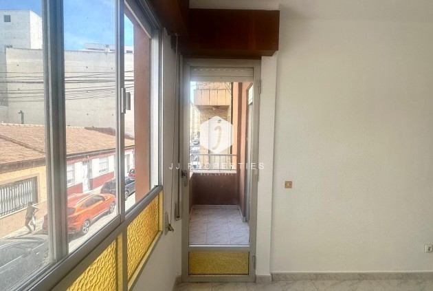 Segunda mano - Apartamento / piso -
Torrevieja - Estacion de autobuses