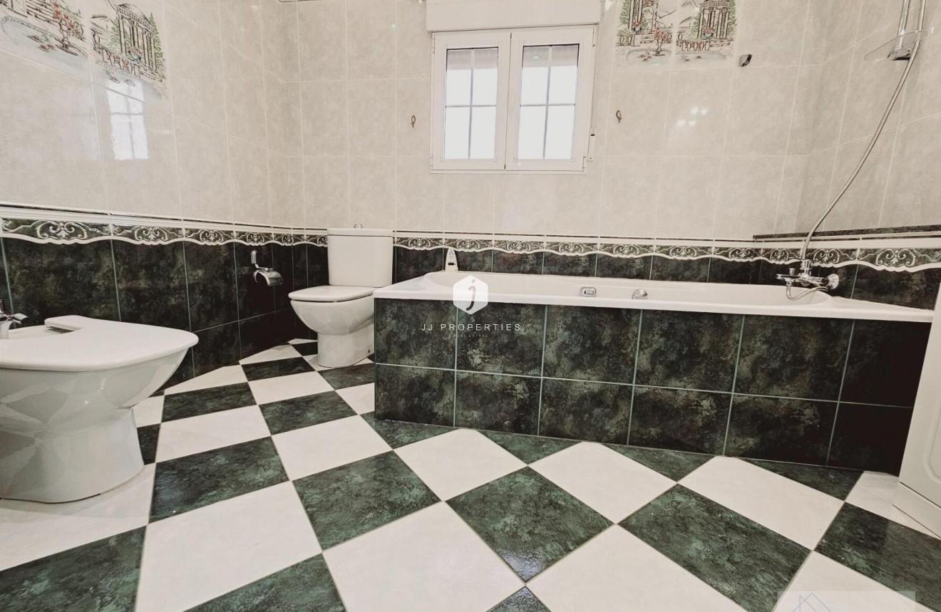 Segunda mano - Villa -
Torrevieja - La Siesta - El Salado - Torreta