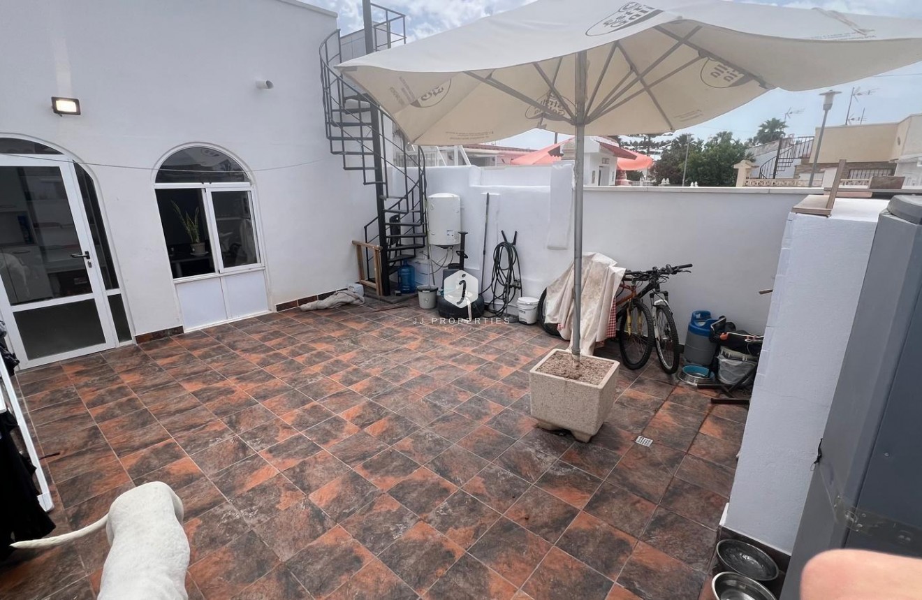 Segunda mano - Bungalow -
Torrevieja - La Siesta - El Salado - Torreta