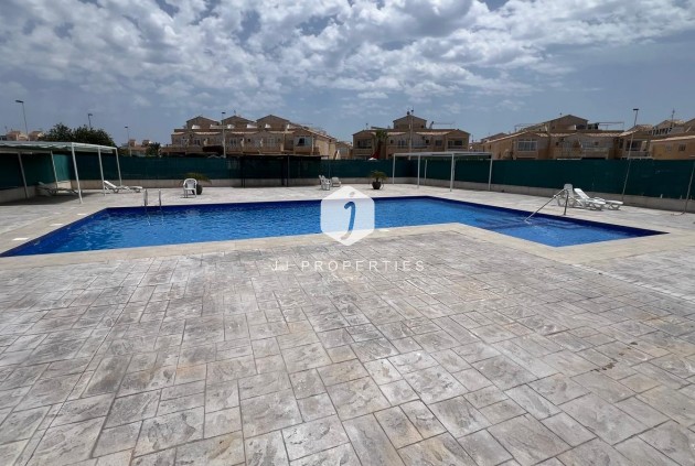 Segunda mano - Bungalow -
Torrevieja - La Siesta - El Salado - Torreta