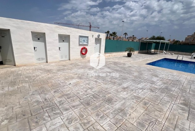 Segunda mano - Bungalow -
Torrevieja - La Siesta - El Salado - Torreta