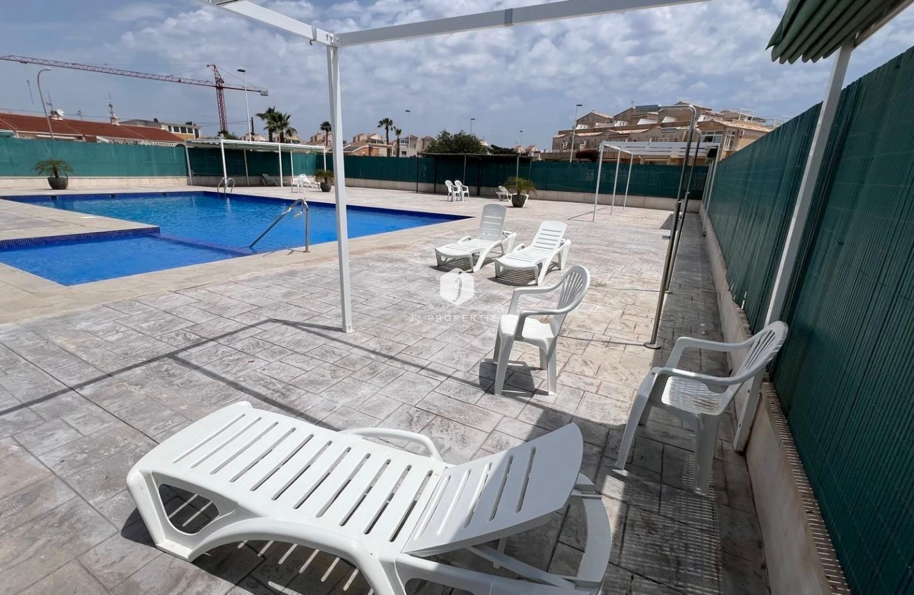 Segunda mano - Bungalow -
Torrevieja - La Siesta - El Salado - Torreta