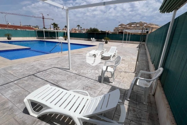 Segunda mano - Bungalow -
Torrevieja - La Siesta - El Salado - Torreta