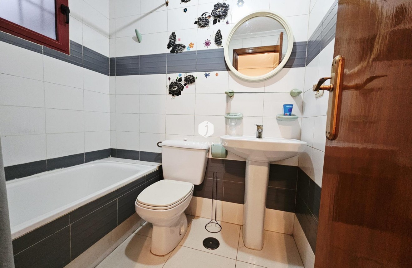 Segunda mano - Apartamento / piso -
Guardamar del Segura - Pueblo