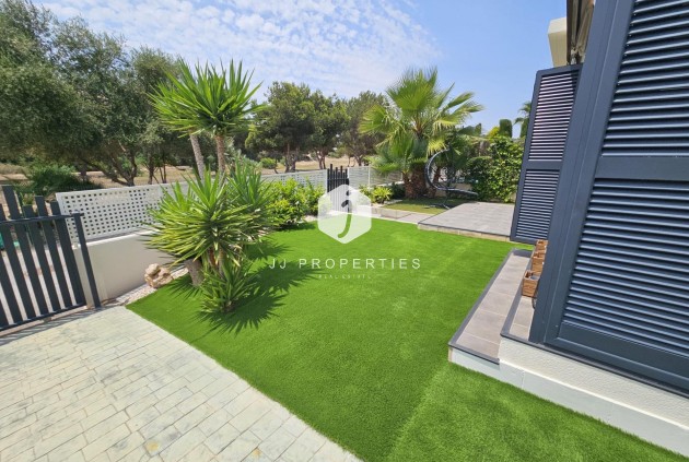 D'occasion - Villa -
Orihuela Costa - La Regia