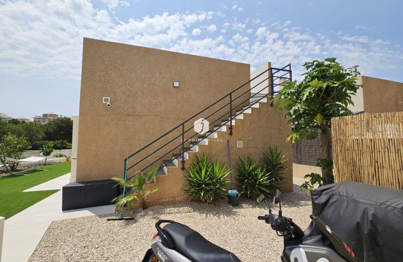 D'occasion - Villa -
Orihuela Costa - La Regia