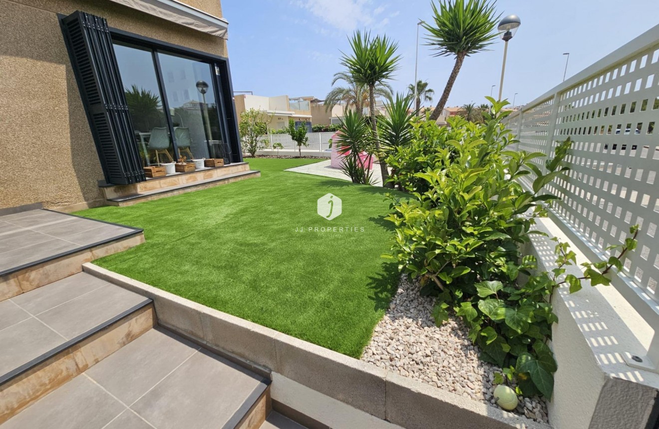 D'occasion - Villa -
Orihuela Costa - La Regia