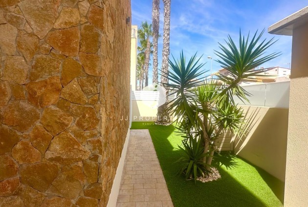 Tweedehands - Villa -
Torrevieja - Miramar - Torre Del Moro