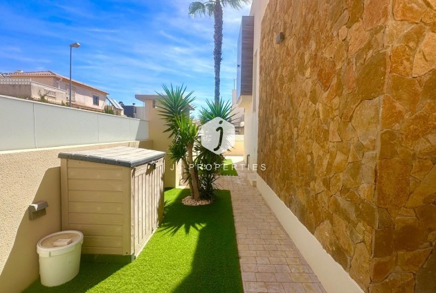 Tweedehands - Villa -
Torrevieja - Miramar - Torre Del Moro