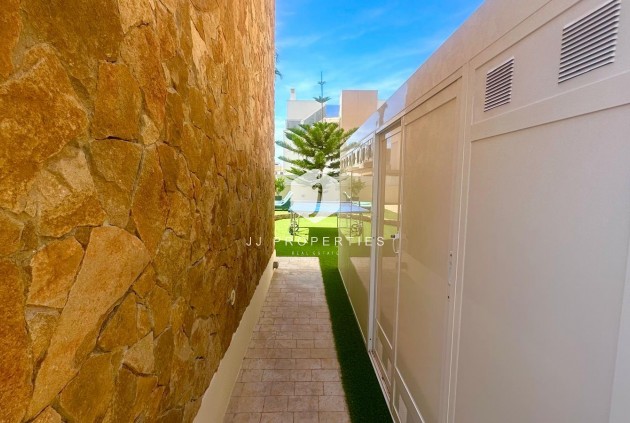 Tweedehands - Villa -
Torrevieja - Miramar - Torre Del Moro