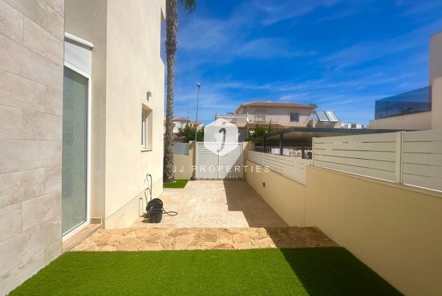 Tweedehands - Villa -
Torrevieja - Miramar - Torre Del Moro