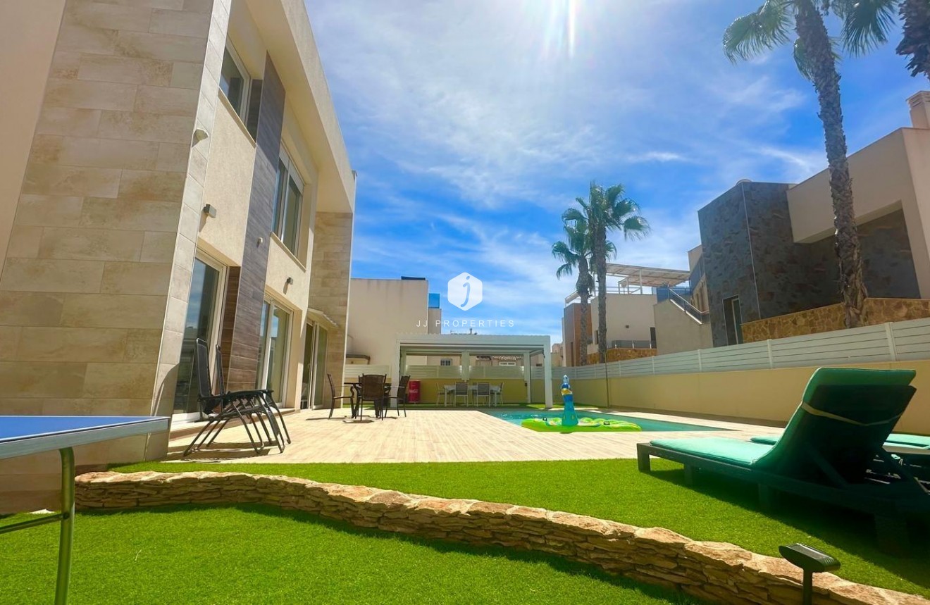 Tweedehands - Villa -
Torrevieja - Miramar - Torre Del Moro