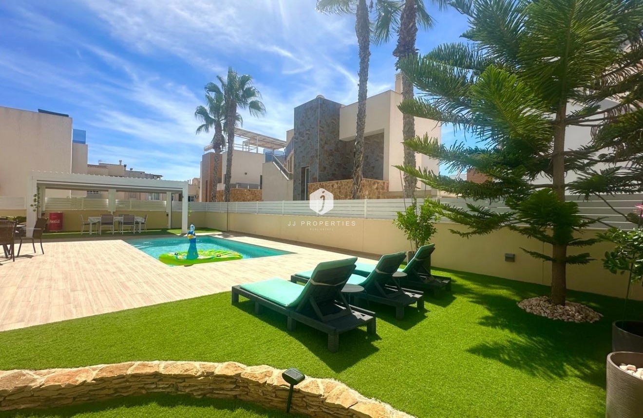 Tweedehands - Villa -
Torrevieja - Miramar - Torre Del Moro