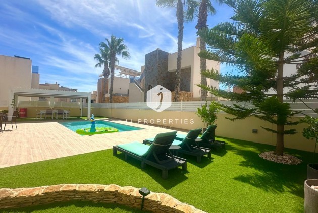 Tweedehands - Villa -
Torrevieja - Miramar - Torre Del Moro