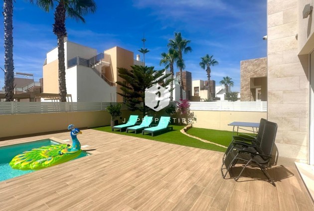 Tweedehands - Villa -
Torrevieja - Miramar - Torre Del Moro
