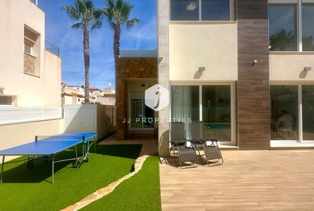 Tweedehands - Villa -
Torrevieja - Miramar - Torre Del Moro