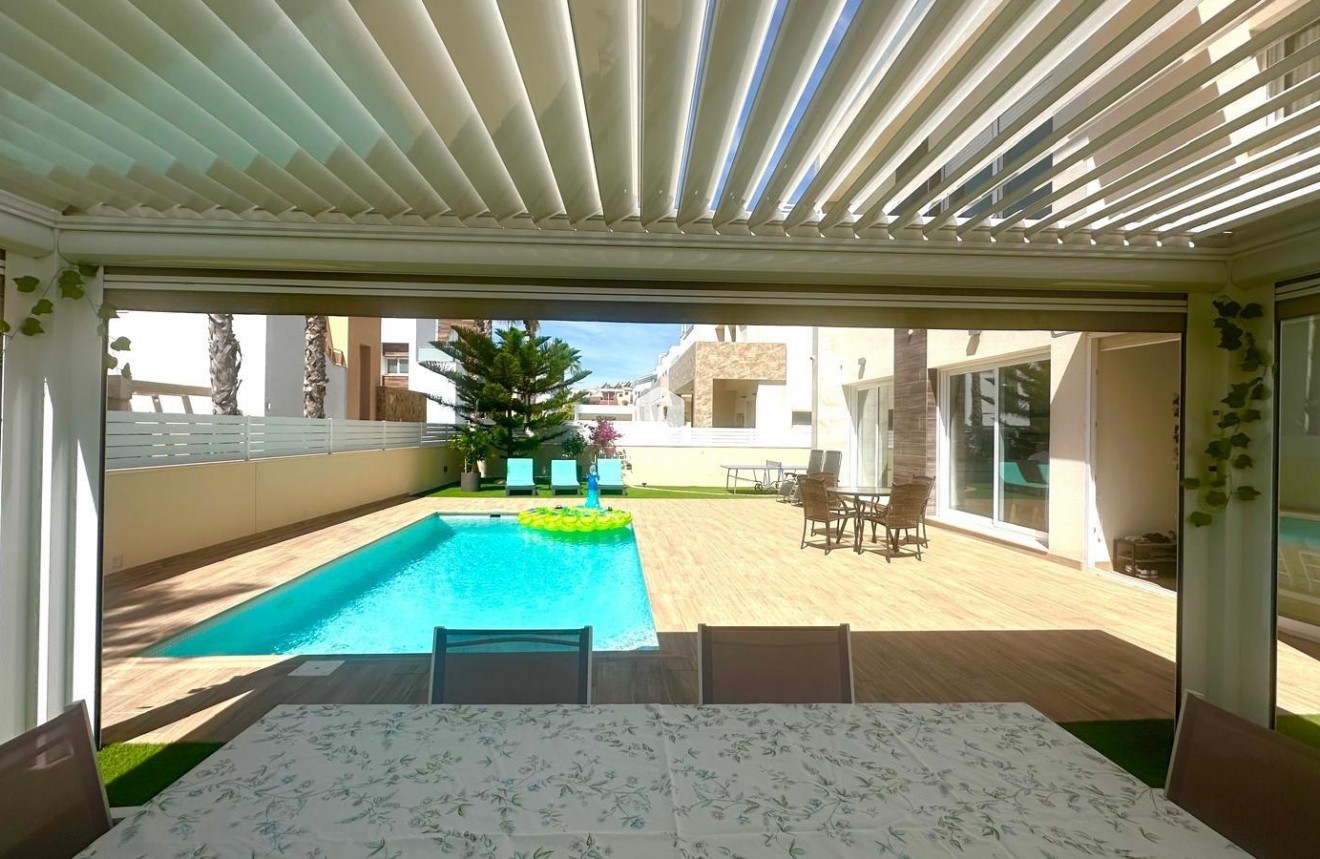 Tweedehands - Villa -
Torrevieja - Miramar - Torre Del Moro