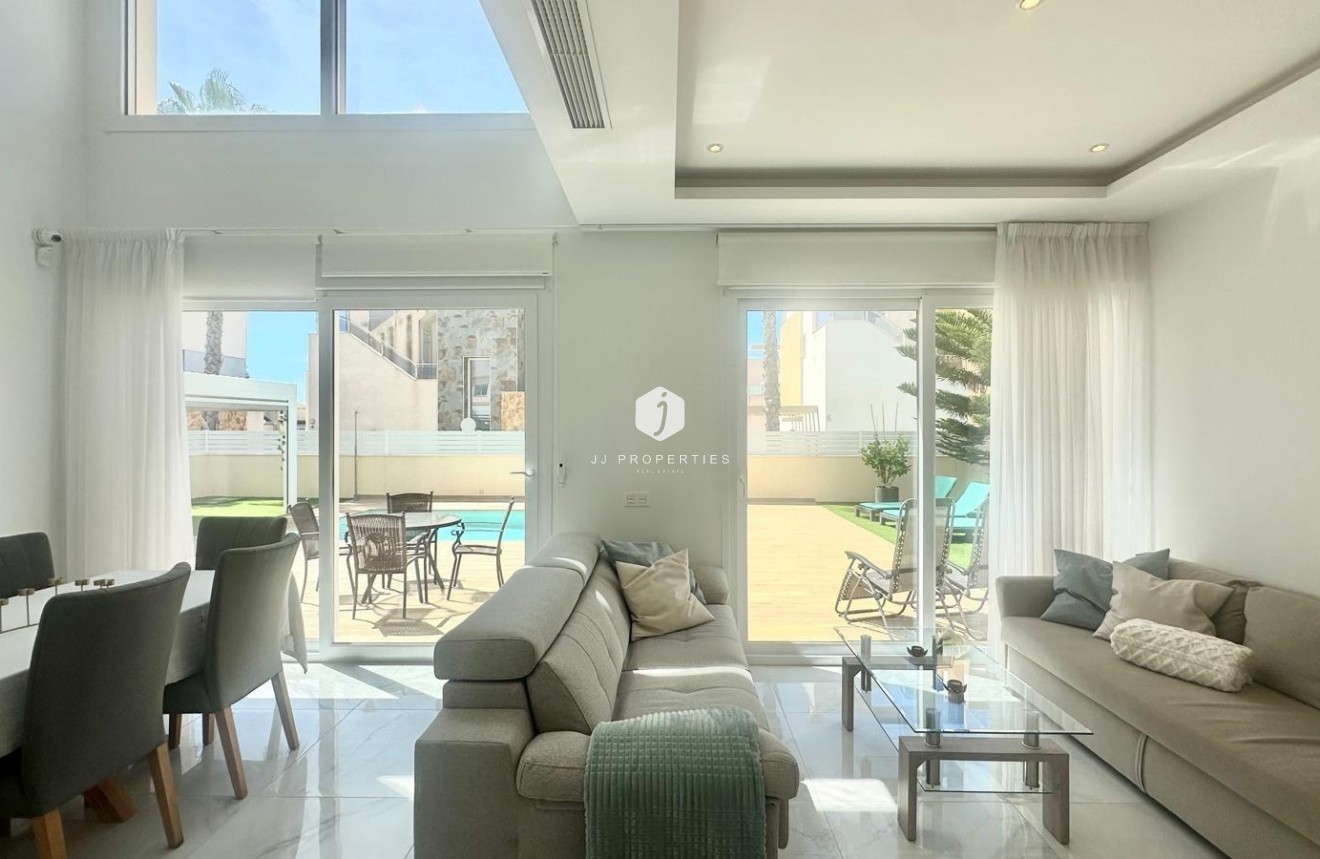 Tweedehands - Villa -
Torrevieja - Miramar - Torre Del Moro