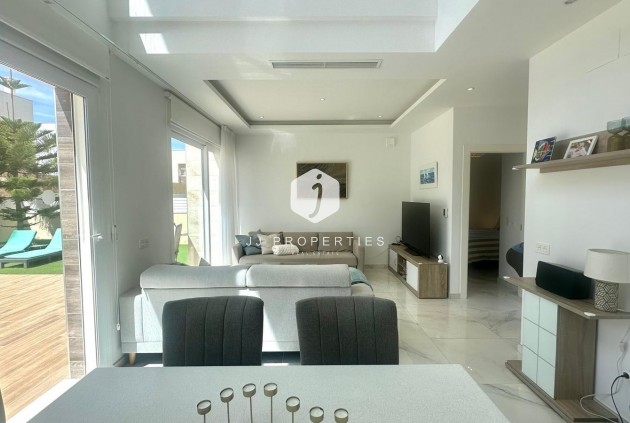 Tweedehands - Villa -
Torrevieja - Miramar - Torre Del Moro