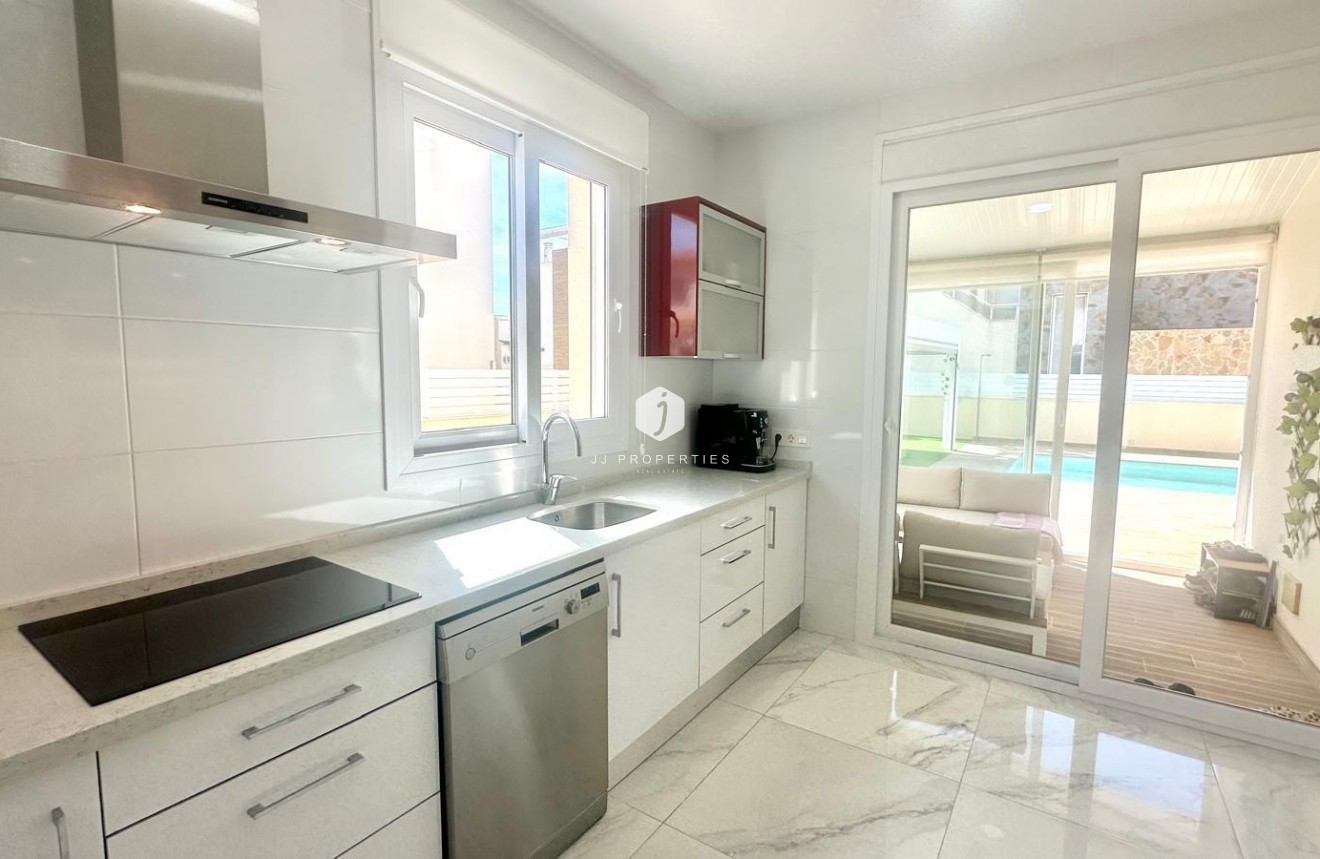 Tweedehands - Villa -
Torrevieja - Miramar - Torre Del Moro