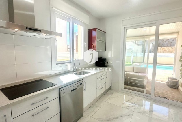 Tweedehands - Villa -
Torrevieja - Miramar - Torre Del Moro