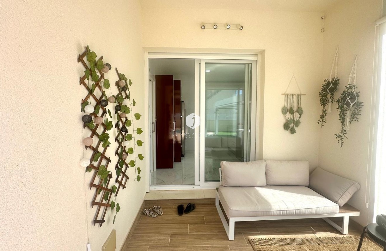 Tweedehands - Villa -
Torrevieja - Miramar - Torre Del Moro