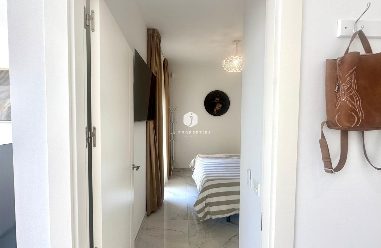 Tweedehands - Villa -
Torrevieja - Miramar - Torre Del Moro