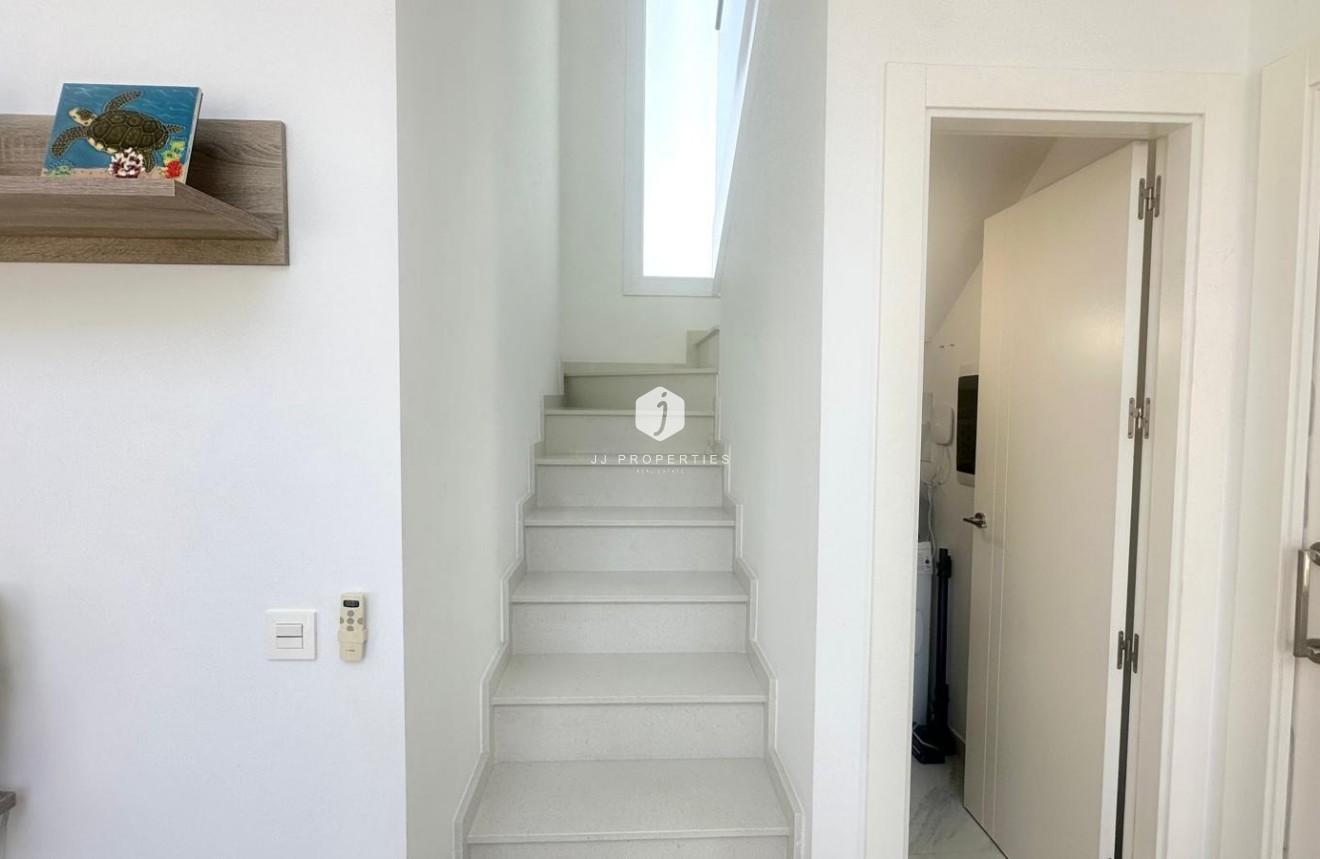 Tweedehands - Villa -
Torrevieja - Miramar - Torre Del Moro