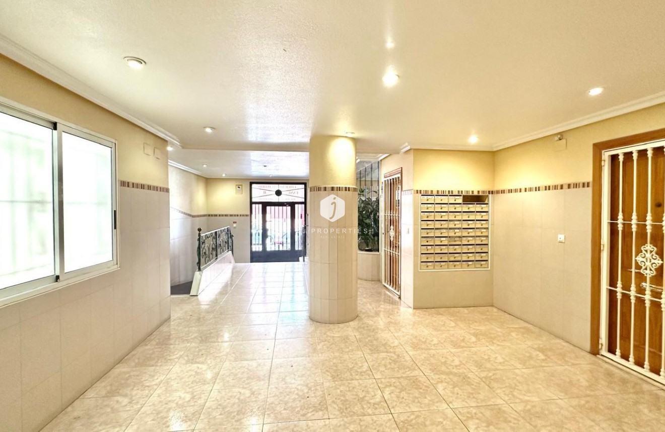 Segunda mano - Apartamento / piso -
Torrevieja - Centro