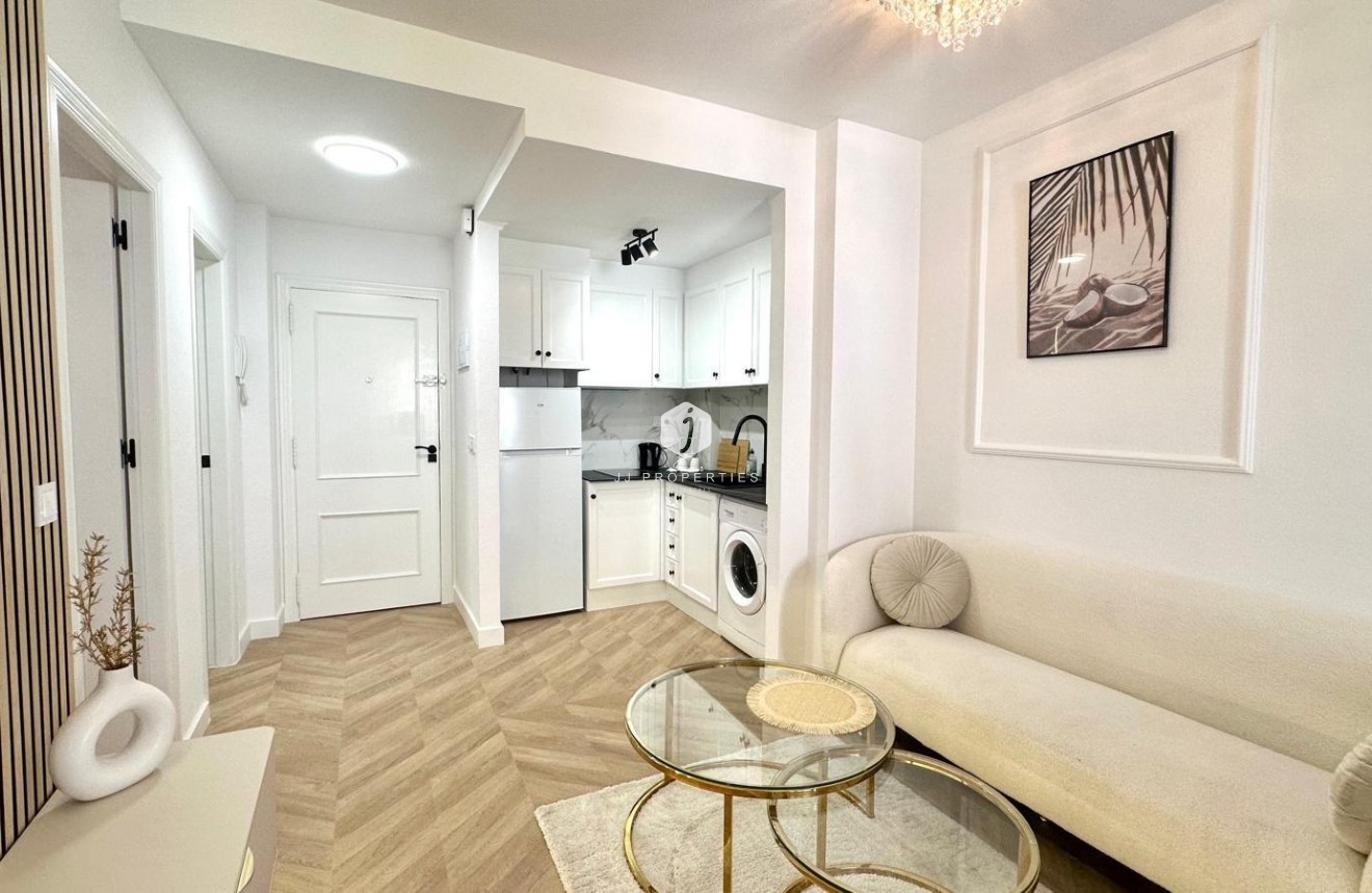 Segunda mano - Apartamento / piso -
Torrevieja - Centro