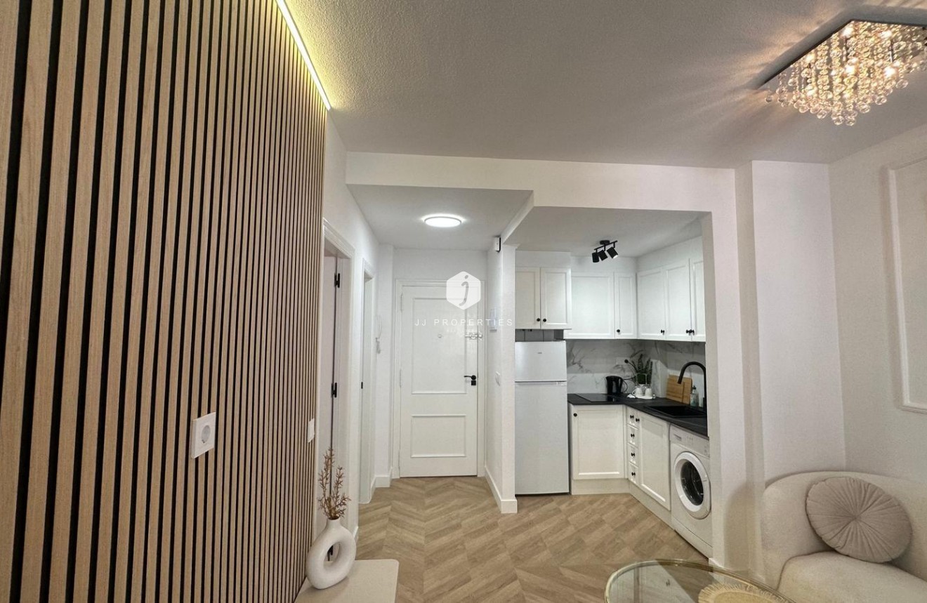 Segunda mano - Apartamento / piso -
Torrevieja - Centro