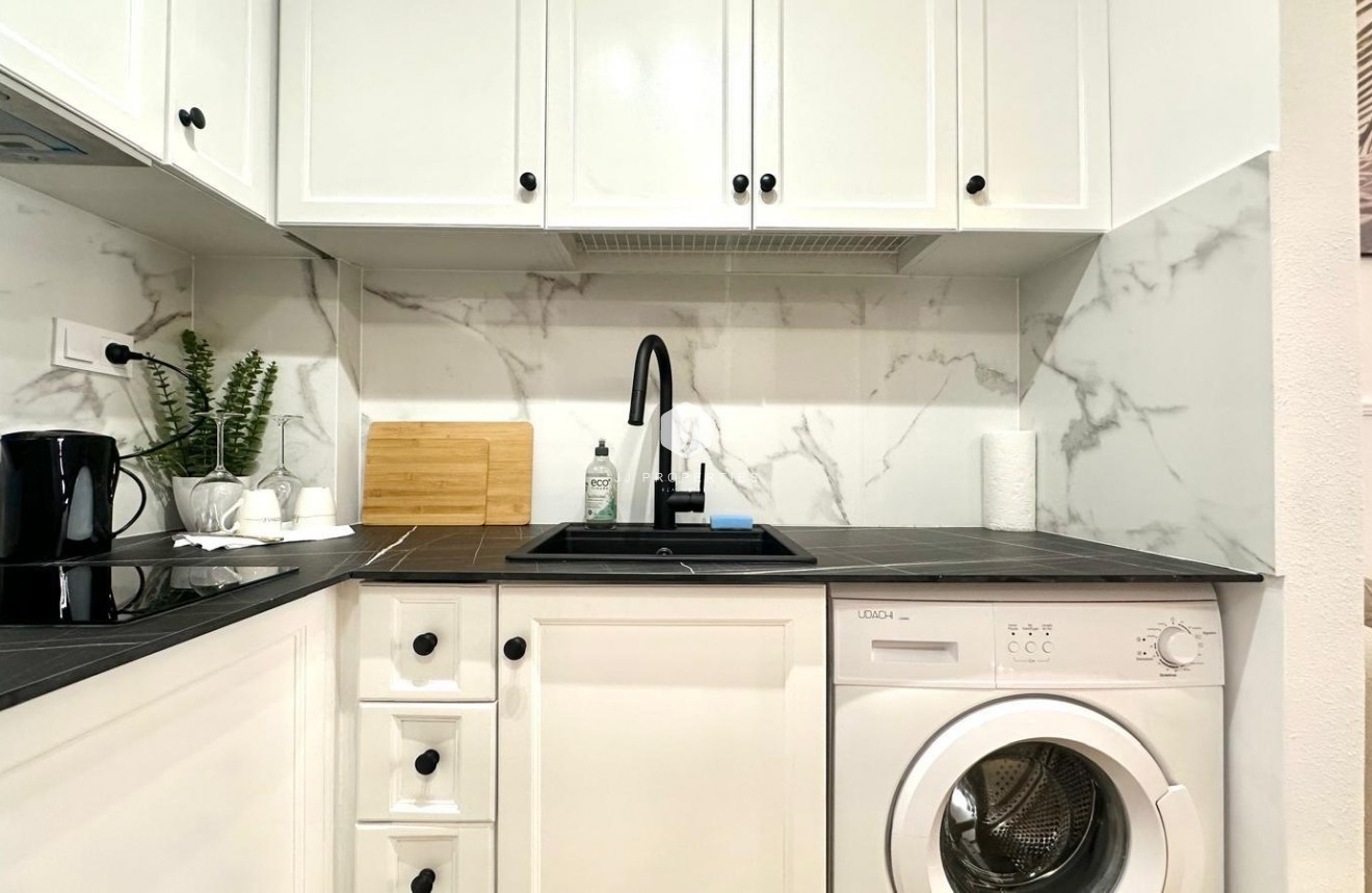 Segunda mano - Apartamento / piso -
Torrevieja - Centro