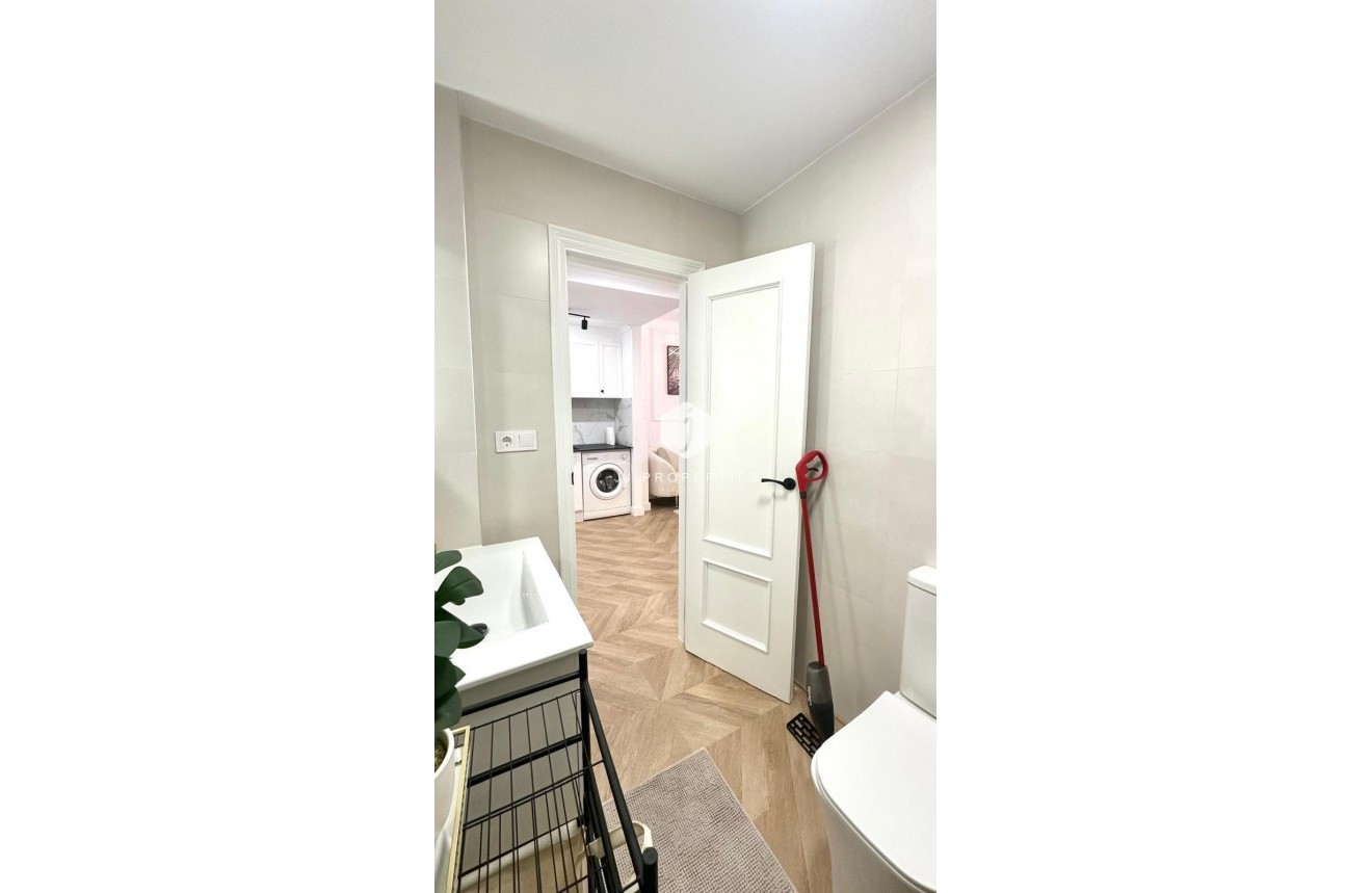 Segunda mano - Apartamento / piso -
Torrevieja - Centro