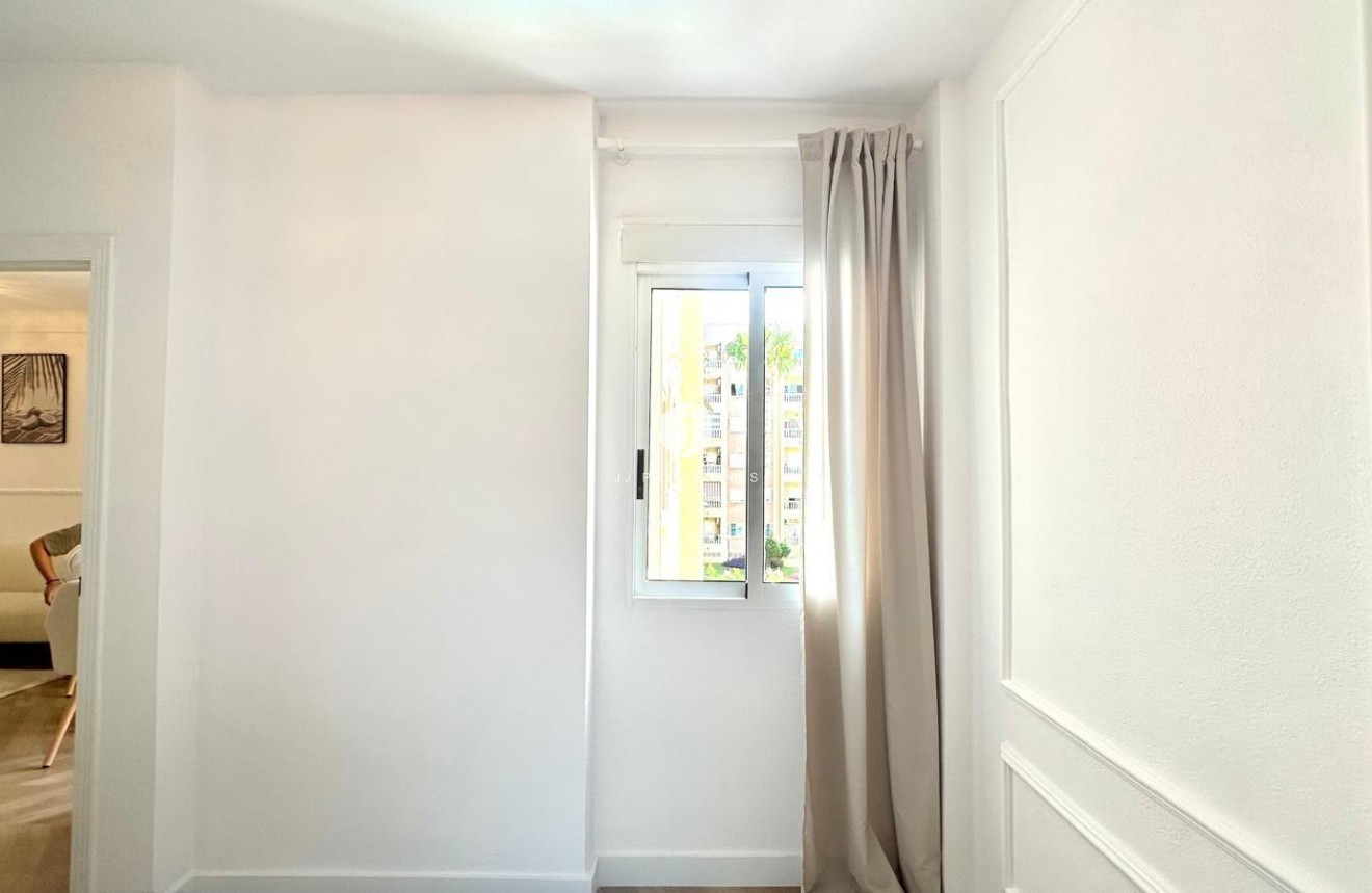 Segunda mano - Apartamento / piso -
Torrevieja - Centro