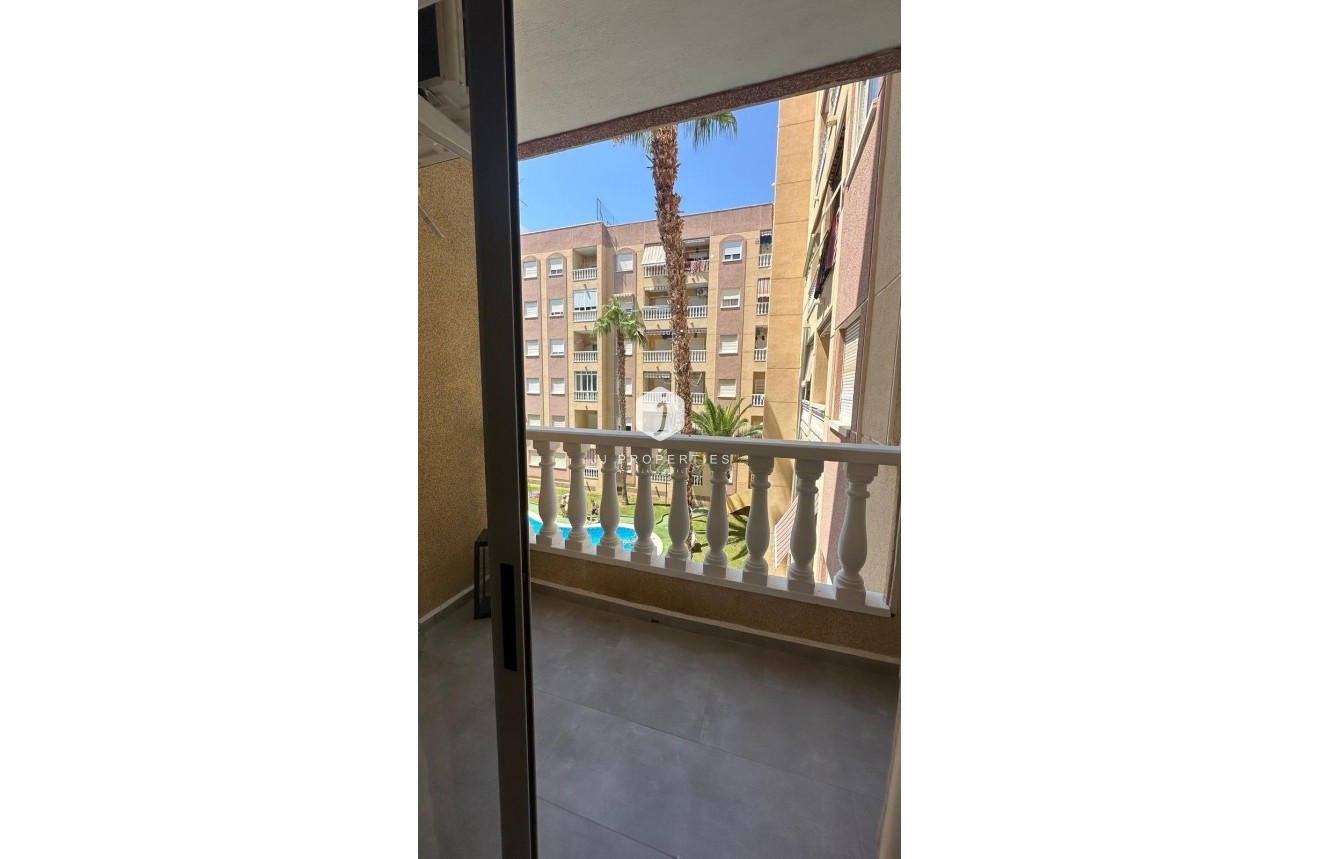 Segunda mano - Apartamento / piso -
Torrevieja - Centro
