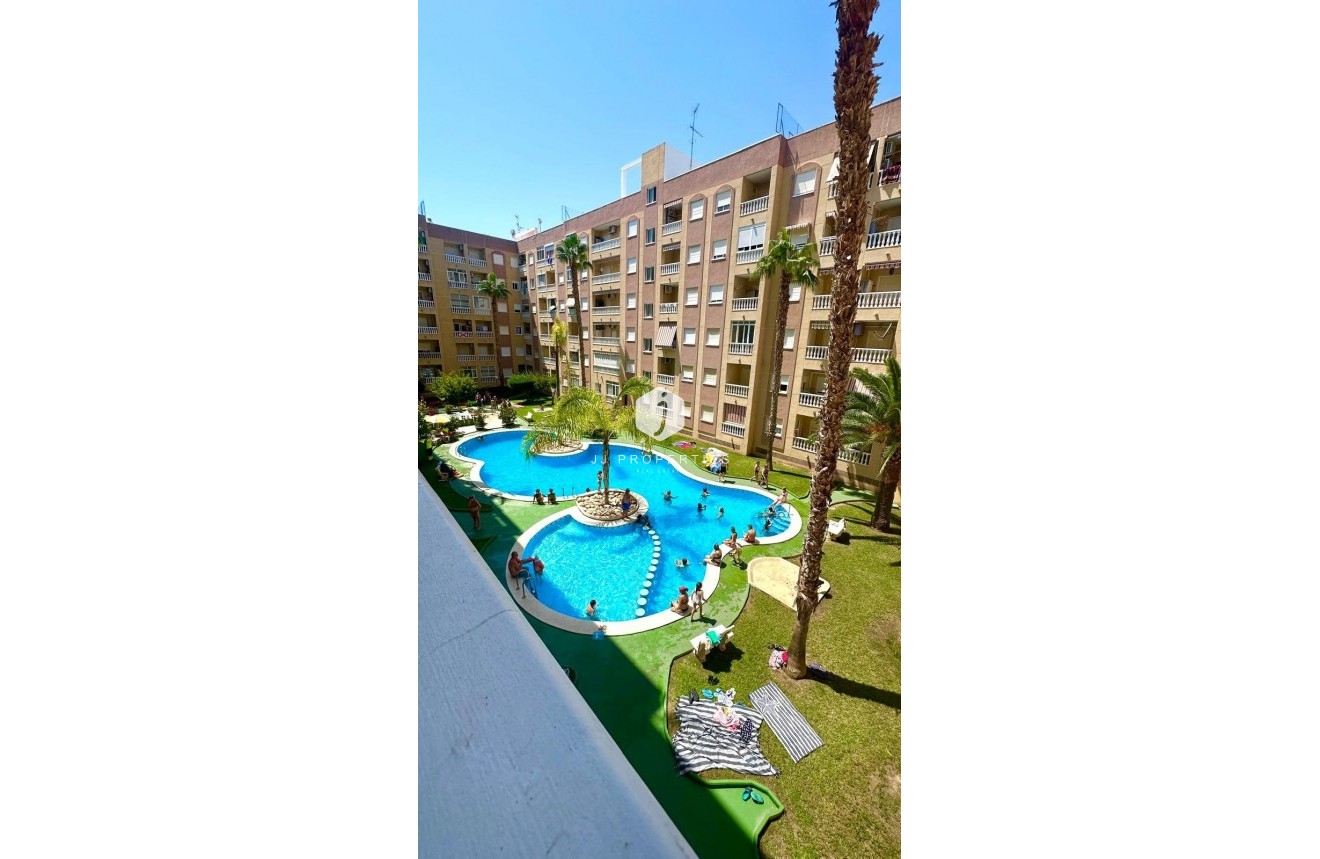 Segunda mano - Apartamento / piso -
Torrevieja - Centro
