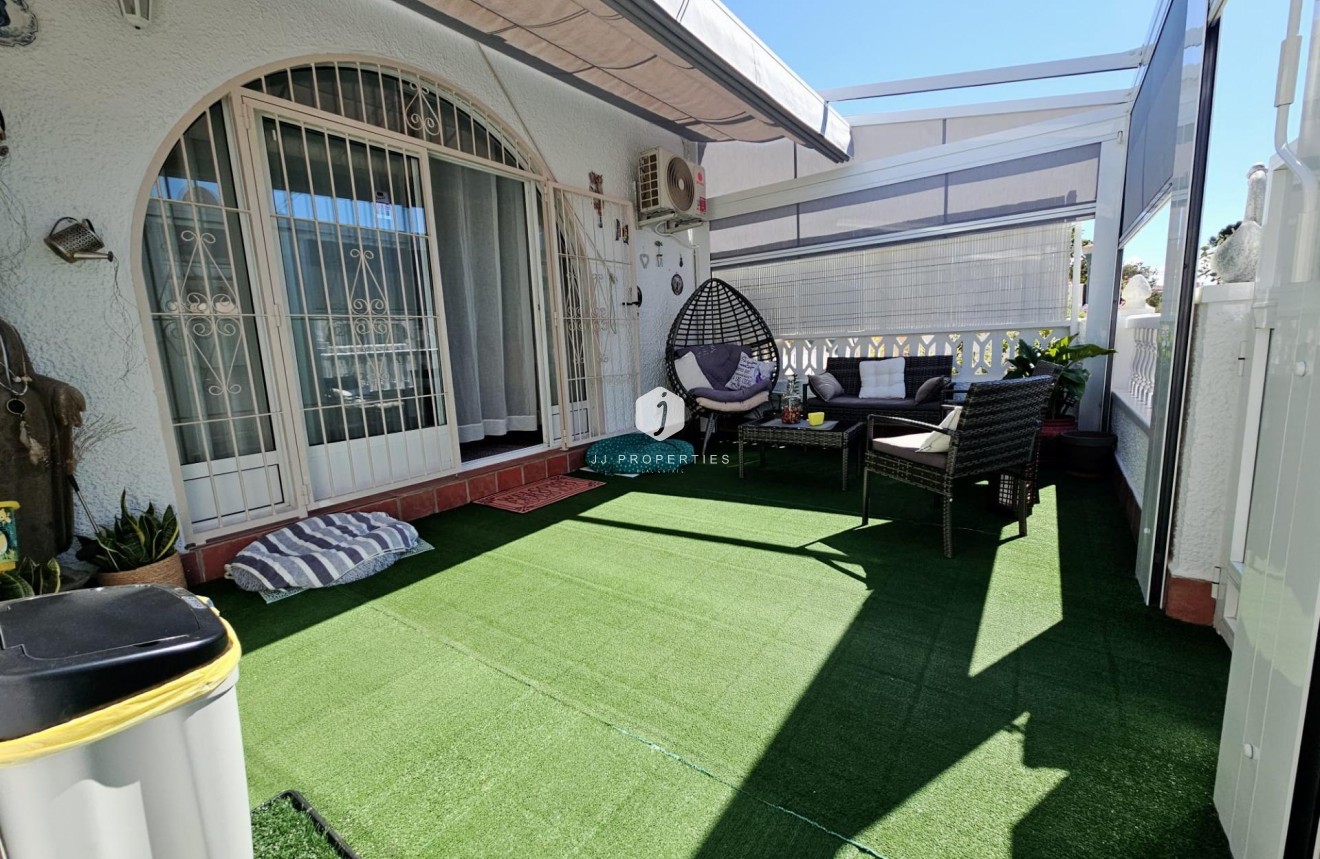 Segunda mano - Bungalow -
Torrevieja - La Siesta - El Salado - Torreta