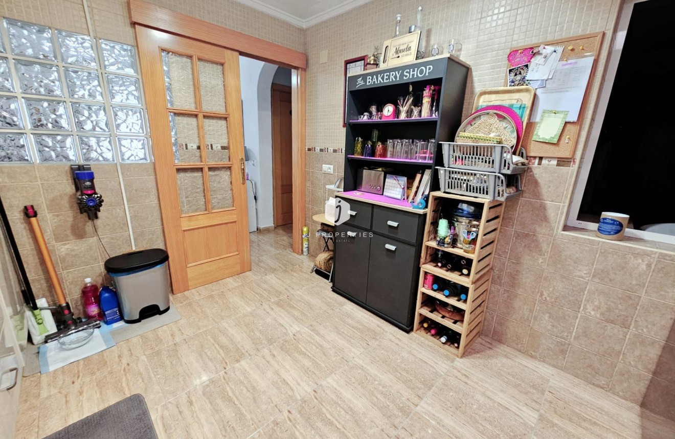 Segunda mano - Bungalow -
Torrevieja - La Siesta - El Salado - Torreta