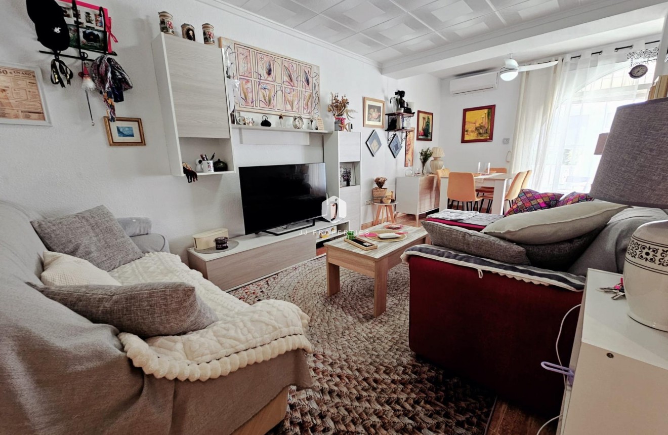 Segunda mano - Bungalow -
Torrevieja - La Siesta - El Salado - Torreta