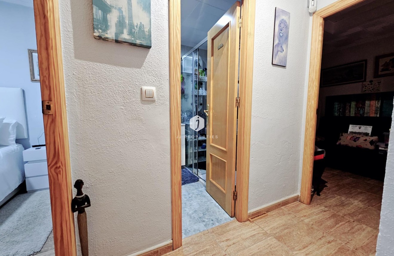 Segunda mano - Bungalow -
Torrevieja - La Siesta - El Salado - Torreta