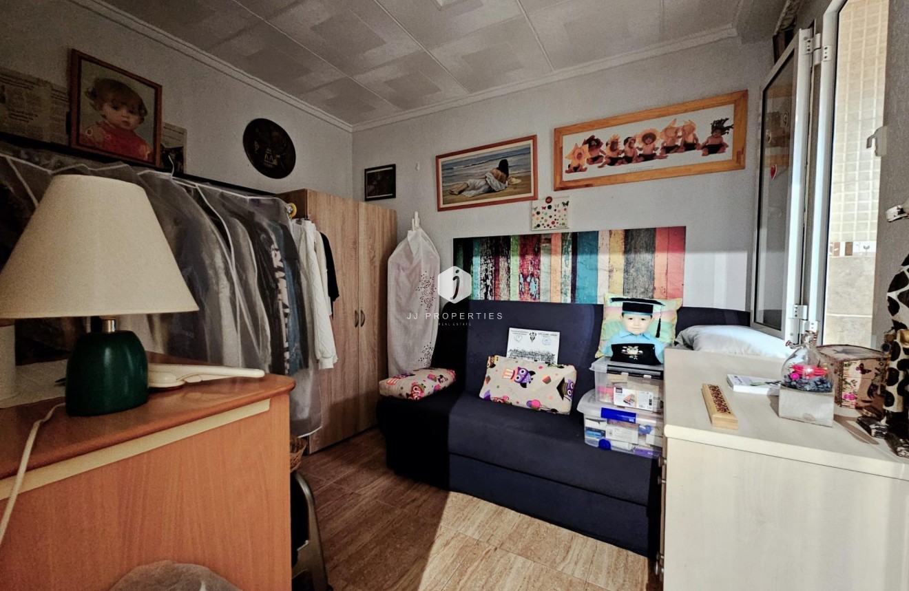 Segunda mano - Bungalow -
Torrevieja - La Siesta - El Salado - Torreta