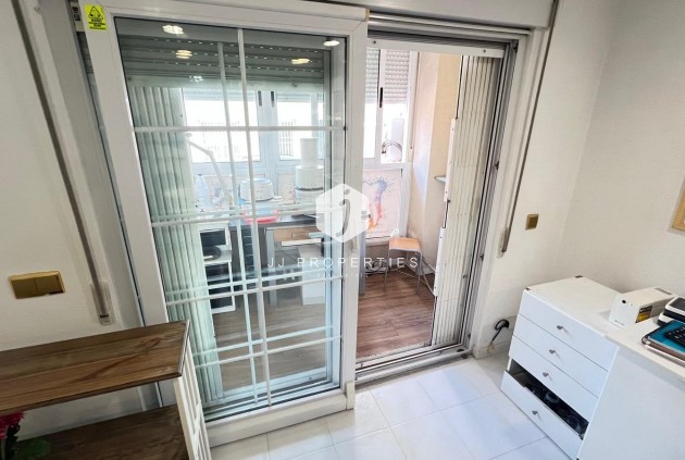 Segunda mano - Apartamento / piso -
Torrevieja