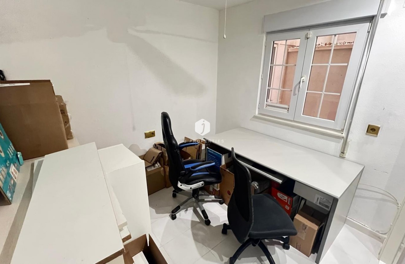 Segunda mano - Apartamento / piso -
Torrevieja