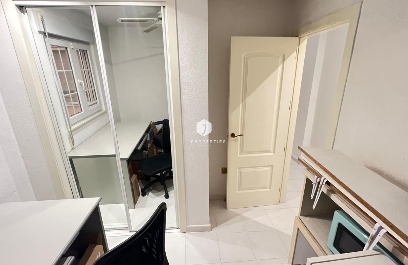 Segunda mano - Apartamento / piso -
Torrevieja