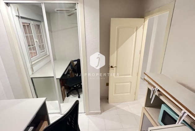 Segunda mano - Apartamento / piso -
Torrevieja