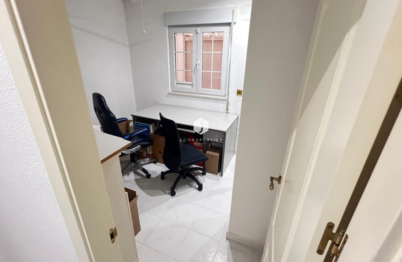 Segunda mano - Apartamento / piso -
Torrevieja