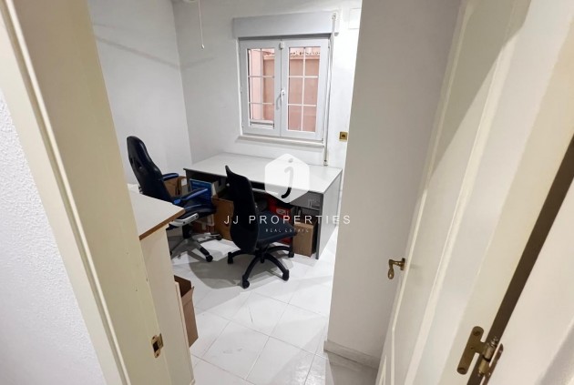 Segunda mano - Apartamento / piso -
Torrevieja