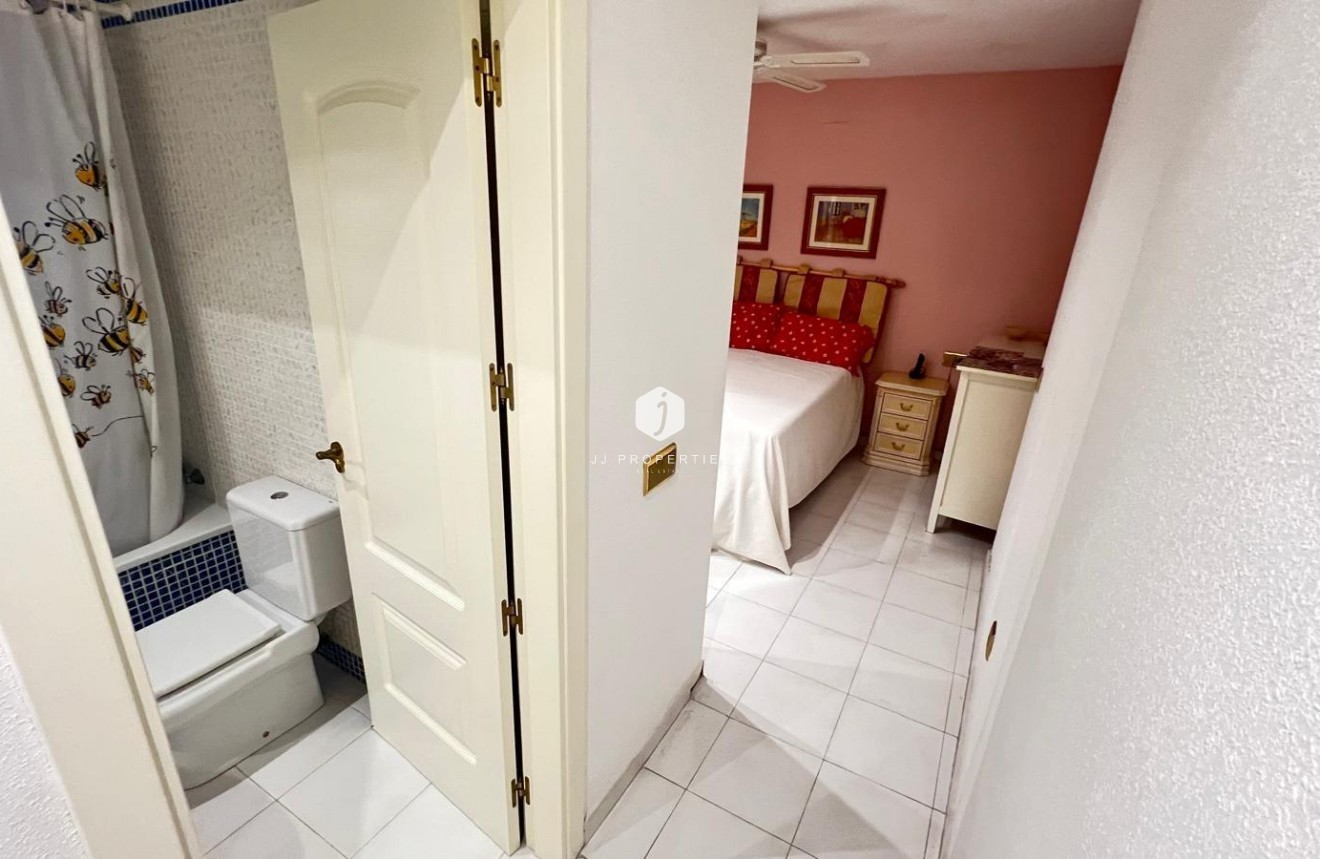 Segunda mano - Apartamento / piso -
Torrevieja