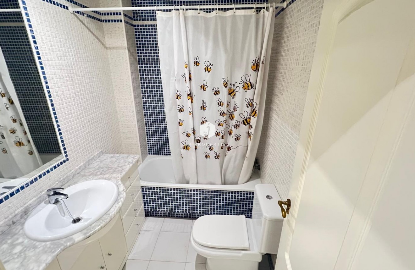 Segunda mano - Apartamento / piso -
Torrevieja