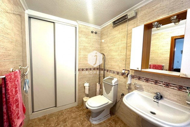 D'occasion - Appartement -
Torrevieja - Playa del Cura